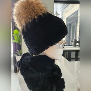 Luxurious Black Fur Pom-Pom hat